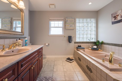 9921 Parkwood Drive, Rosedale, BC 