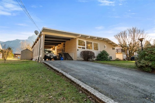 560 Wardle Street, Hope, BC 