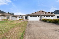 1-425 Stuart Street  Hope, BC V0X 1L0