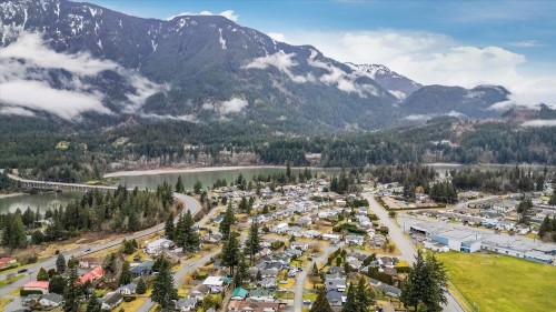 385 3Rd Avenue, Hope, BC 