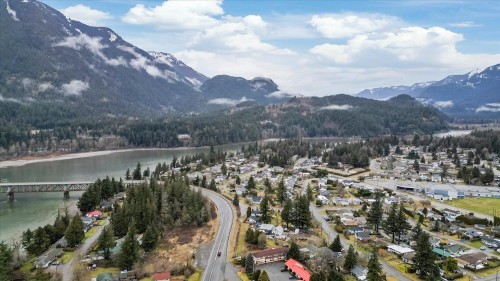 385 3Rd Avenue, Hope, BC 