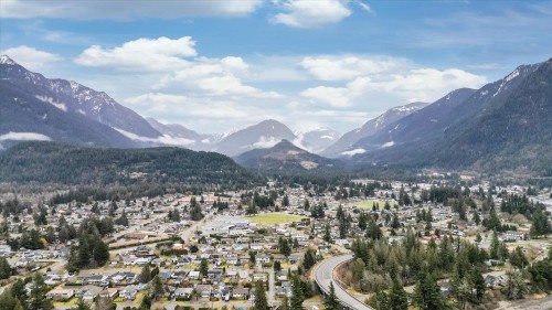 385 3Rd Avenue, Hope, BC 