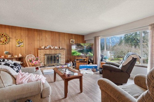 385 3Rd Avenue, Hope, BC 