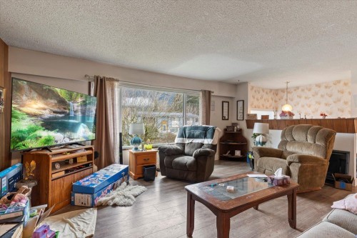 385 3Rd Avenue, Hope, BC 