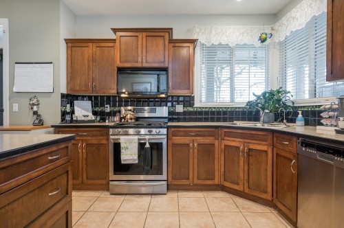 5877 Garrison Boulevard, Chilliwack, BC 