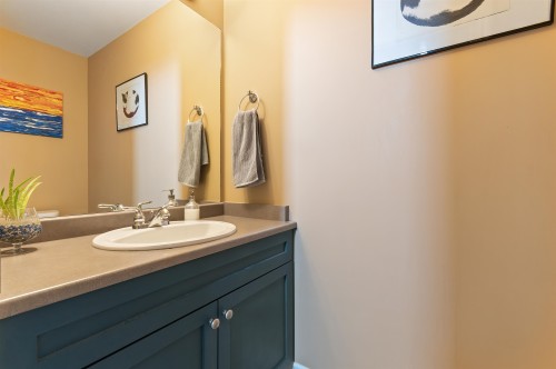 1-46321 Cessna Drive, Chilliwack, BC 