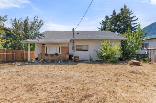 586 6th Avenue  Hope, BC V0X 1L0