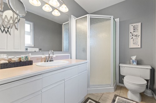 780 Olson Avenue, Hope, BC 