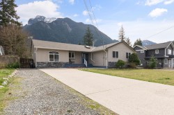 574 Park Street Hope, BC V0X 1L0