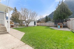 522 Raab Street Hope, BC V0X 1L4