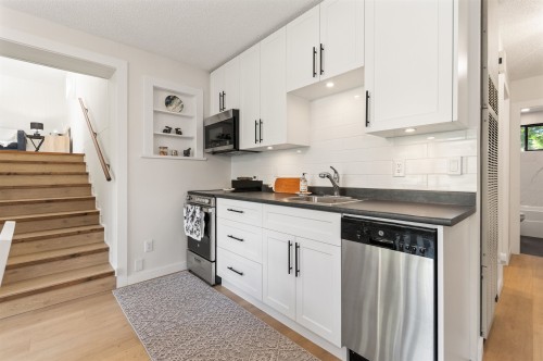 30 Robertson Crescent, Hope, BC 