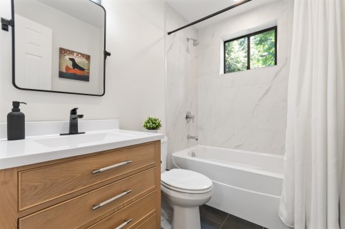 30 Robertson Crescent, Hope, BC 