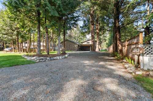 30 Robertson Crescent, Hope, BC 