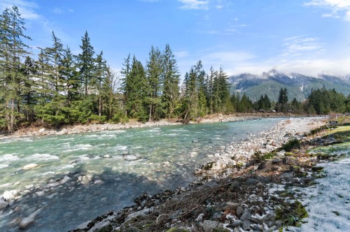 30 Robertson Crescent, Hope, BC 