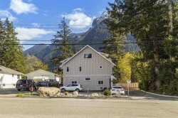 1-548 Park Street Hope, BC V0X 1L0