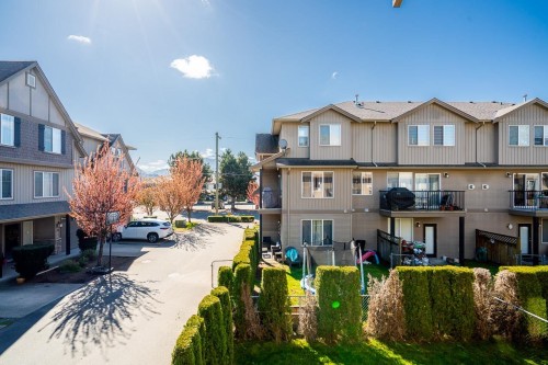 16-46321 Cessna Drive, Chilliwack, BC 