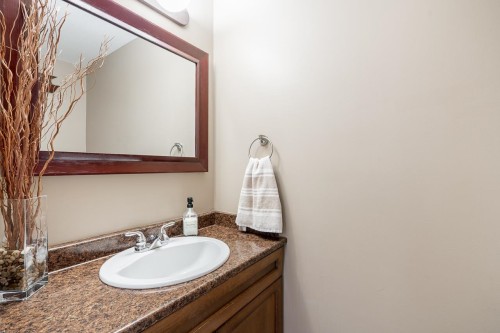 16-46321 Cessna Drive, Chilliwack, BC 