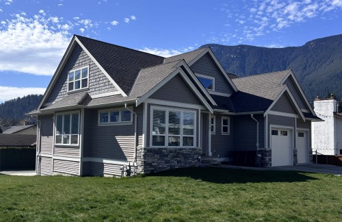 590 Skagit Avenue  Hope, BC V0X 1L0