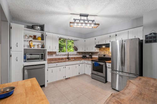 10218 Oval Drive, Chilliwack, BC 