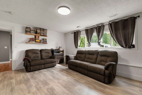 10218 Oval Drive, Chilliwack, BC 