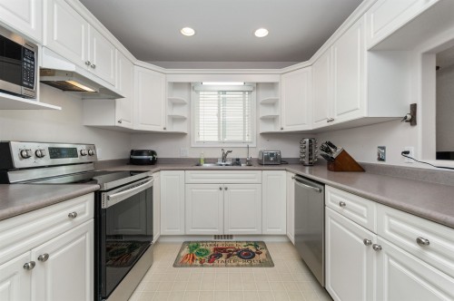 8-46277 Cessna Drive, Chilliwack, BC 