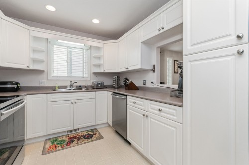 8-46277 Cessna Drive, Chilliwack, BC 