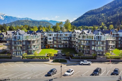 214-378 Esplanade Avenue  Harrison Hot Springs, BC V0M 1A3