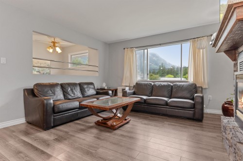 21111 Lakeview Crescent, Hope, BC 