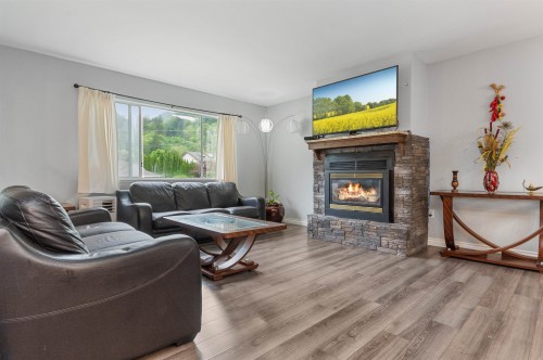 21111 Lakeview Crescent, Hope, BC 