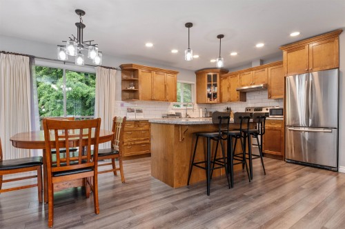 21111 Lakeview Crescent, Hope, BC 