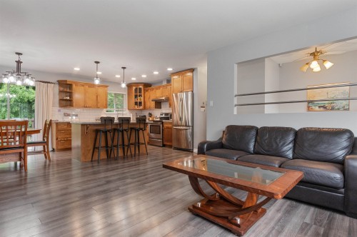 21111 Lakeview Crescent, Hope, BC 