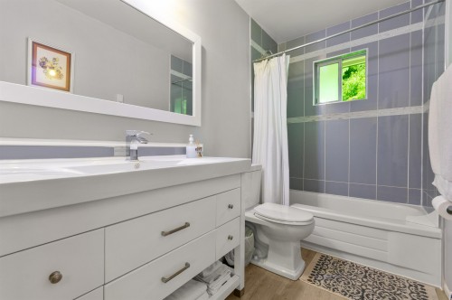 21111 Lakeview Crescent, Hope, BC 