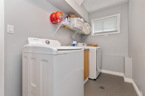 21111 Lakeview Crescent, Hope, BC 