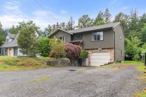 21111 Lakeview Crescent, Hope, BC 
