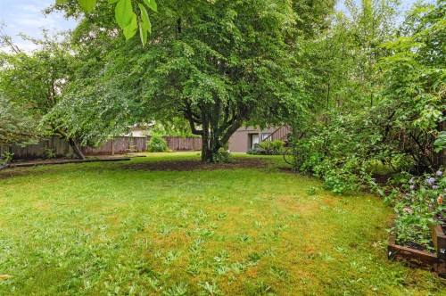 21111 Lakeview Crescent, Hope, BC 