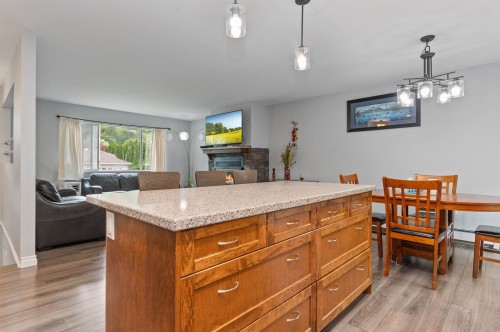21111 Lakeview Crescent, Hope, BC 