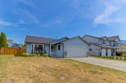 5856 Glendale Drive Chilliwack, BC V2R 2Y5