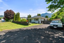 435 Hemlock Avenue Hope, BC V0X 1L0