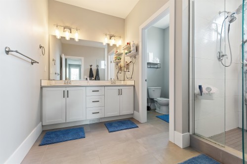 6567 Fern Street, Chilliwack, BC - Indoor Photo Showing Bathroom