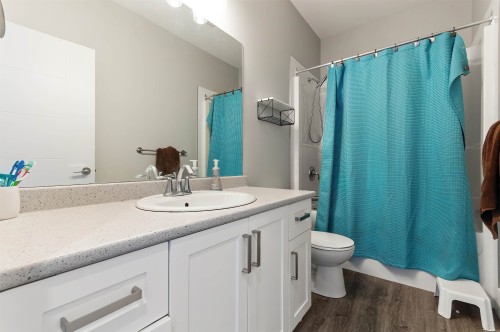 6567 Fern Street, Chilliwack, BC - Indoor Photo Showing Bathroom