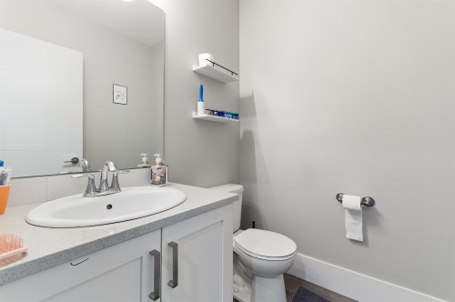 6567 Fern Street, Chilliwack, BC - Indoor Photo Showing Bathroom
