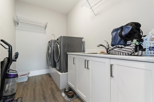 6567 Fern Street, Chilliwack, BC - Indoor Photo Showing Laundry Room