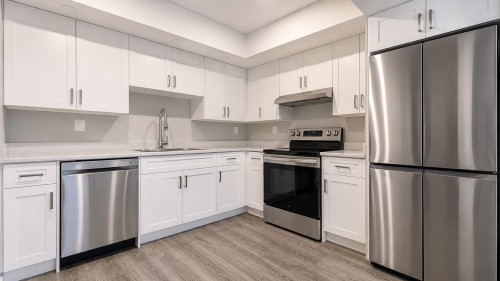 6567 Fern Street, Chilliwack, BC - Indoor Photo Showing Kitchen With Double Sink