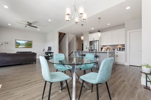 6567 Fern Street, Chilliwack, BC - Indoor Photo Showing Dining Room
