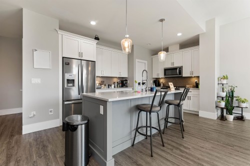 6567 Fern Street, Chilliwack, BC - Indoor Photo Showing Kitchen With Upgraded Kitchen