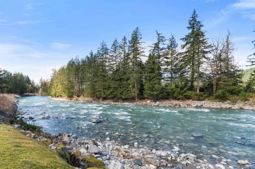 260 Robertson Crescent, Hope, BC 