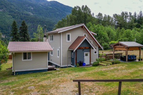 64922 North Bend Post Office Road, Boston Bar, BC 