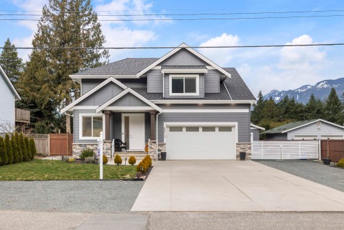 63711 Rosewood Avenue  Hope, BC V0X 1L2