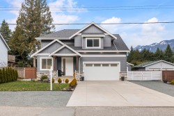 63711 Rosewood Avenue  Hope, BC V0X 1L2