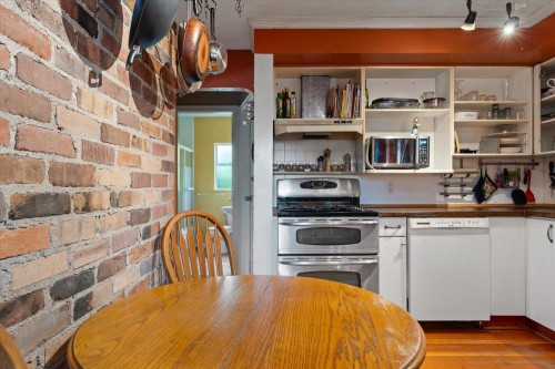 45950 Linzey Road, Cultus Lake, BC - Indoor Photo Showing Kitchen